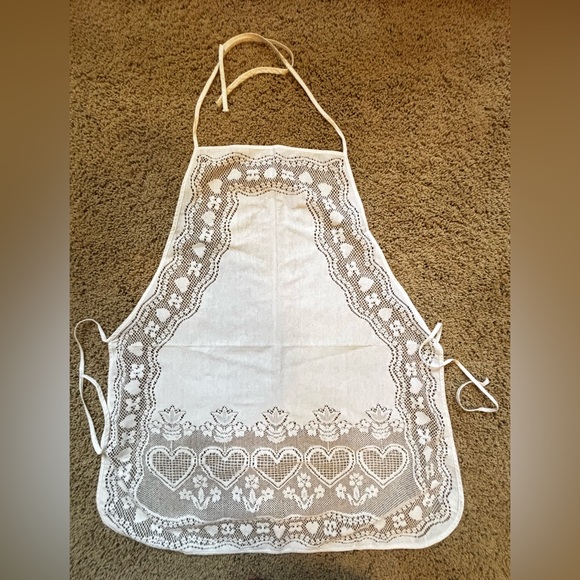 White Lace Hostess Apron with Hearts by Leart | Vintage! - Picture 3 of 5